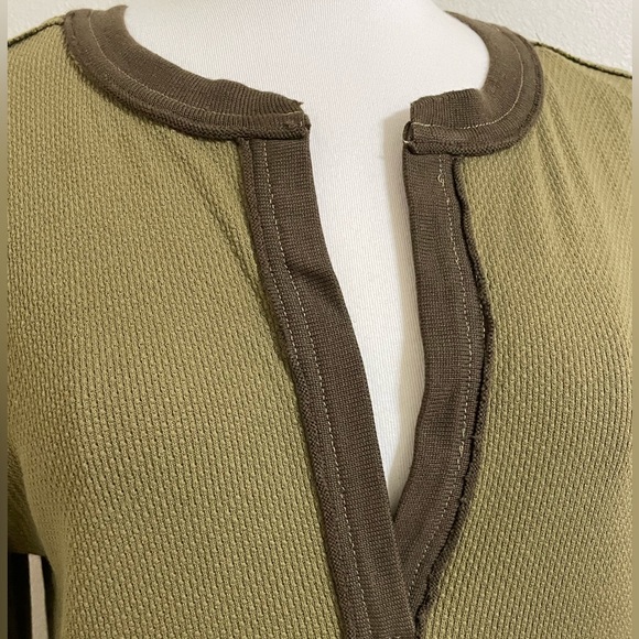 New FREE PEOPLE Newbie Thermal Henley Army Green Layering Knit Crochet Cuff XL - Picture 7 of 15